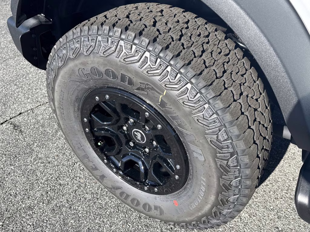 2025 Oxford White Ford Bronco Outer Banks 4X4 SUV