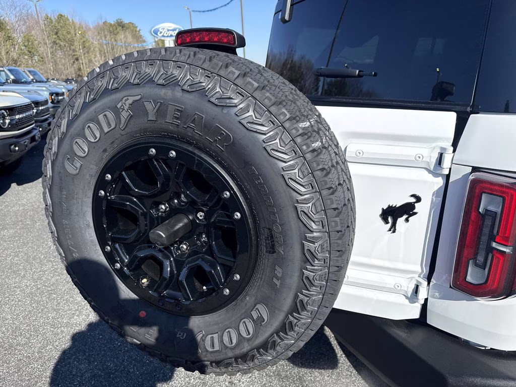 2025 Oxford White Ford Bronco Outer Banks 4X4 SUV