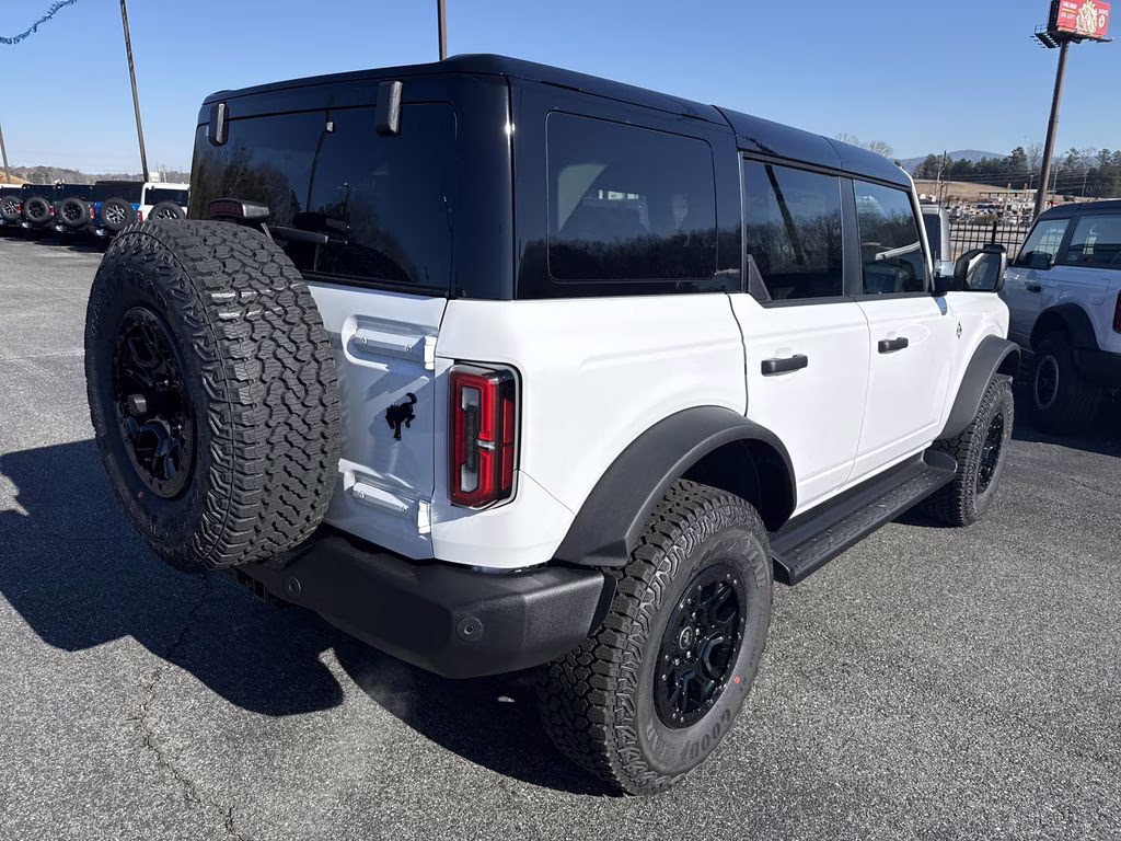 2025 Oxford White Ford Bronco Outer Banks 4X4 SUV
