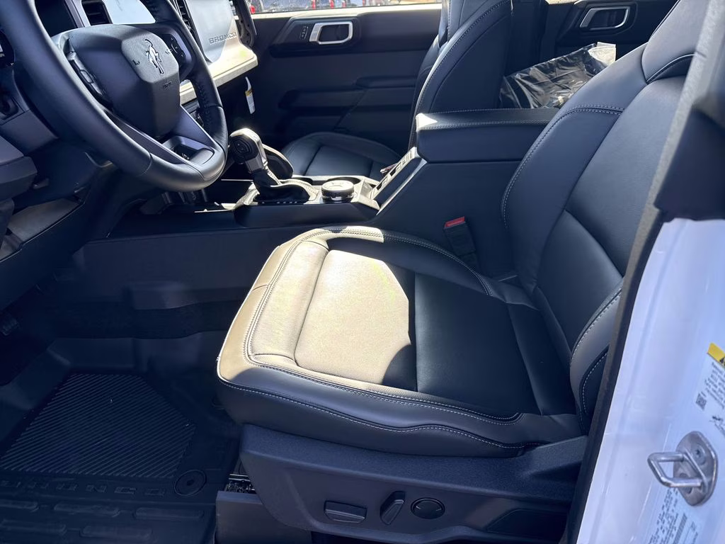 2025 Oxford White Ford Bronco Outer Banks 4X4 SUV