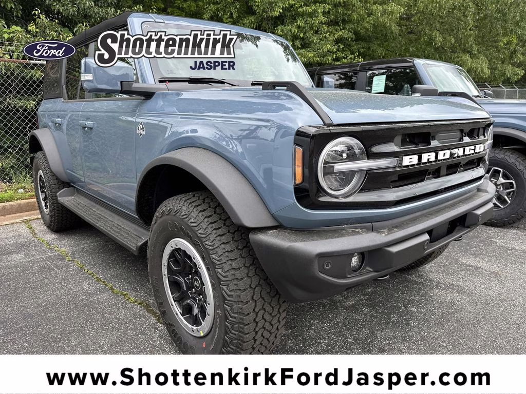 2025 Azure Gray Metallic Tri-Coat Ford Bronco Outer Banks 4X4 SUV