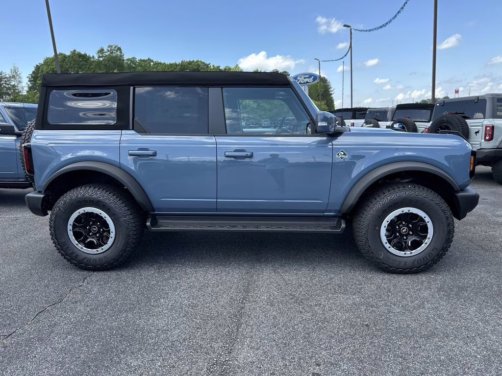 2025 Azure Gray Metallic Tri-Coat Ford Bronco Outer Banks 4X4 SUV