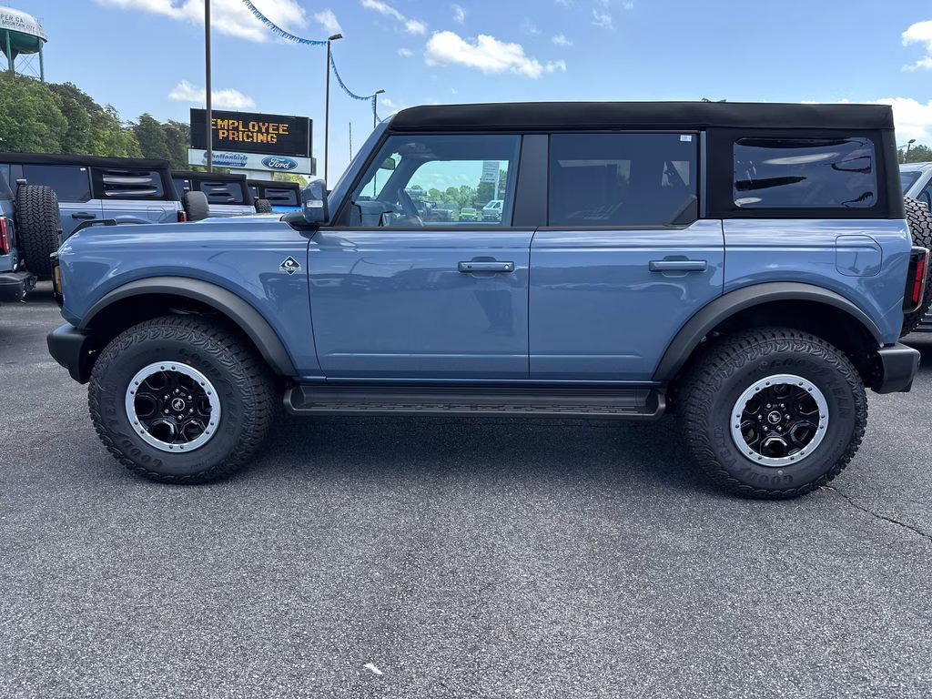2025 Azure Gray Metallic Tri-Coat Ford Bronco Outer Banks 4X4 SUV