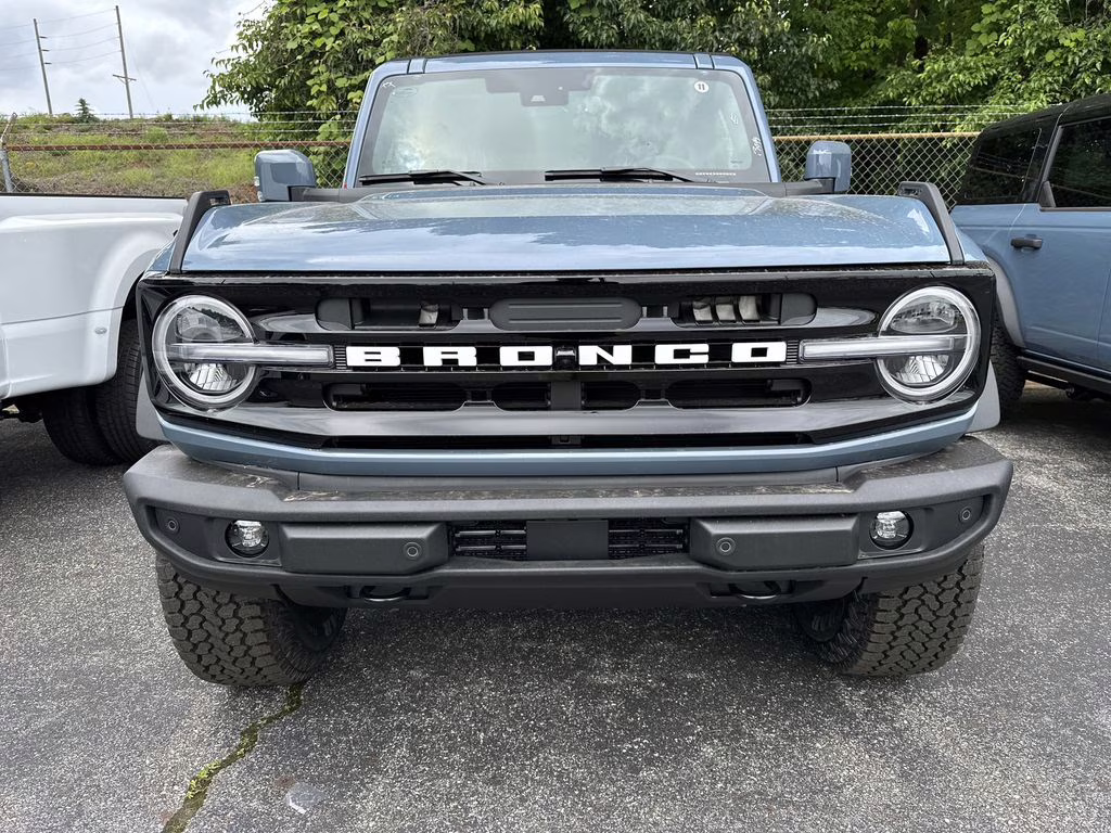 2025 Azure Gray Metallic Tri-Coat Ford Bronco Outer Banks 4X4 SUV