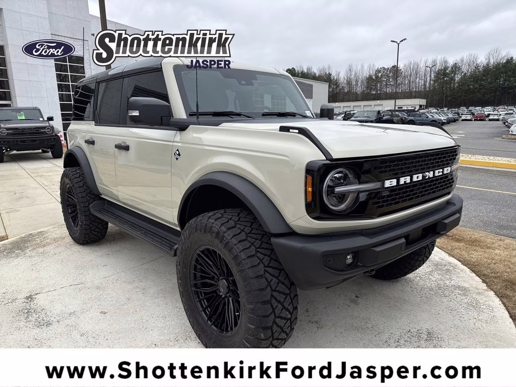 2025 Ford Bronco 4-Door Outer Banks