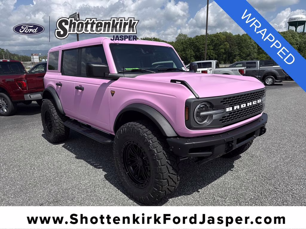 2025 Oxford White Ford Bronco Badlands 4X4 SUV
