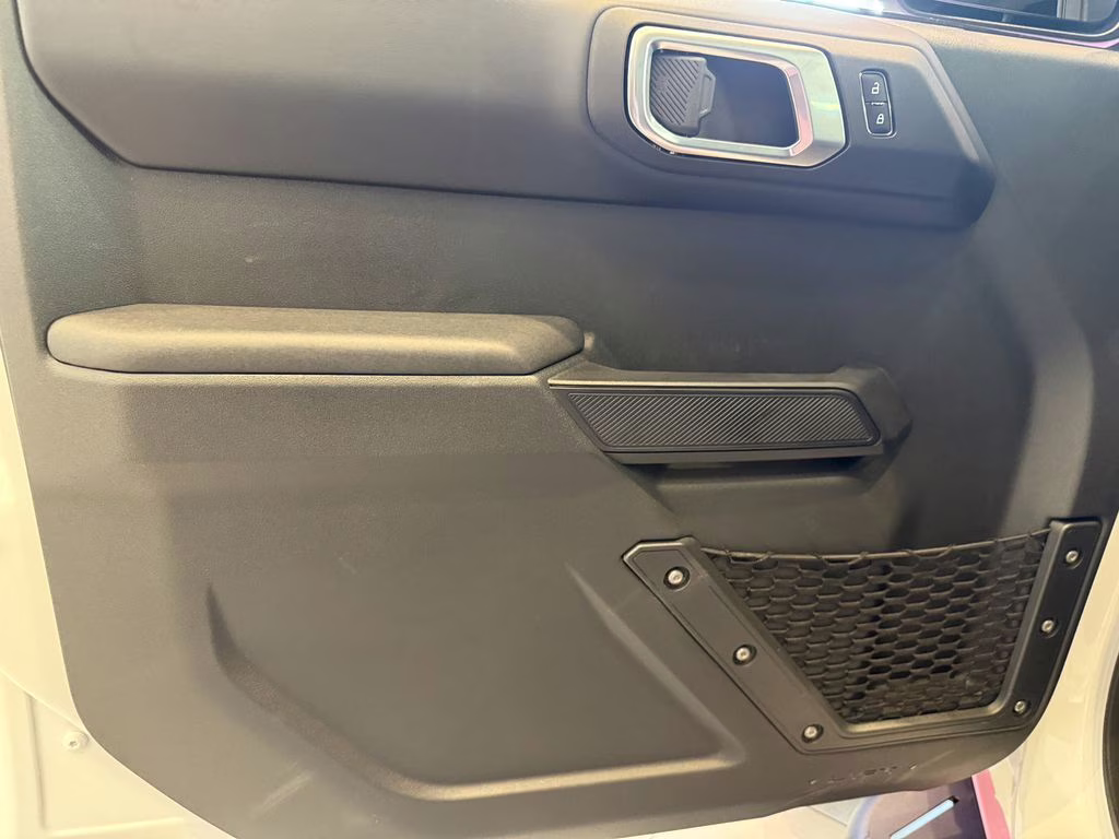 2025 Oxford White Ford Bronco Badlands 4X4 SUV