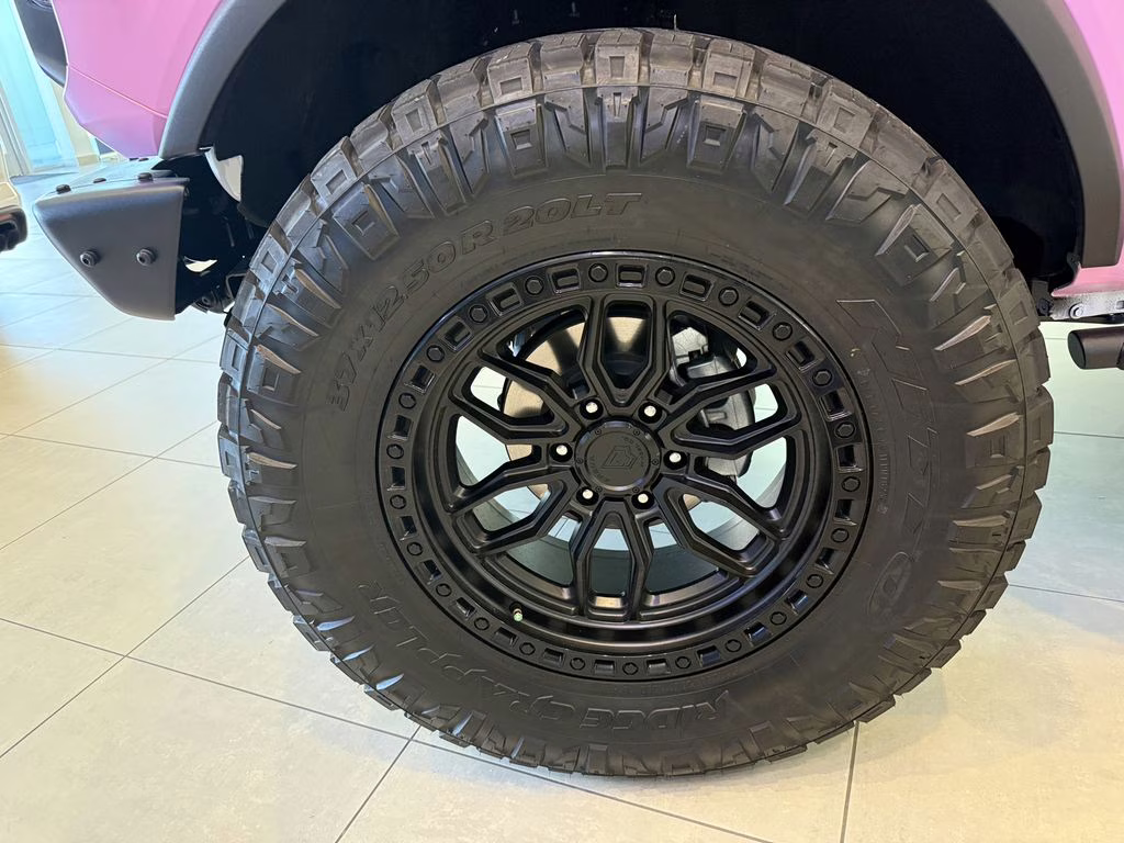 2025 Oxford White Ford Bronco Badlands 4X4 SUV