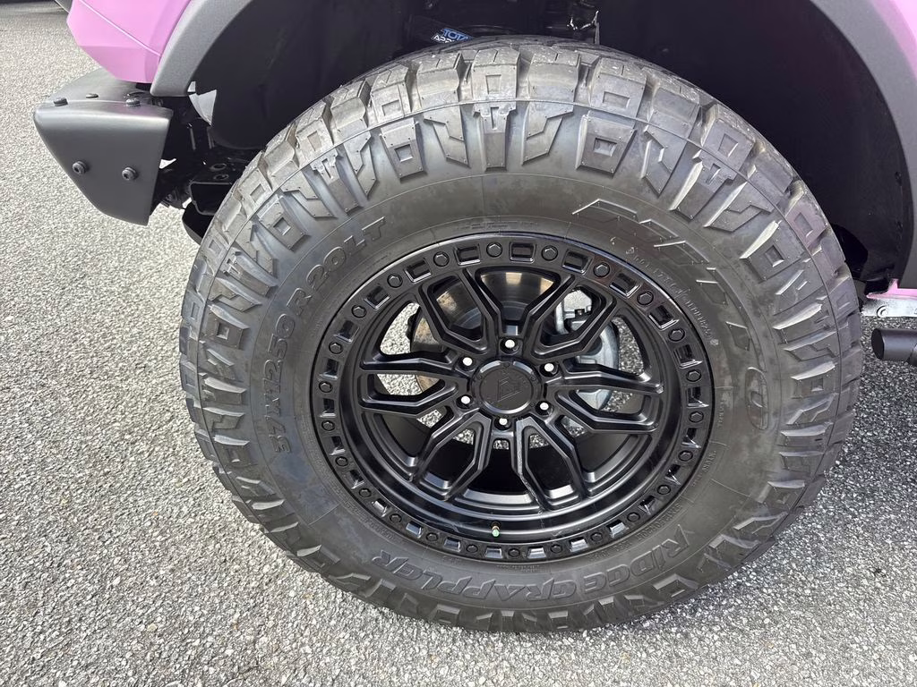 2025 Oxford White Ford Bronco Badlands 4X4 SUV