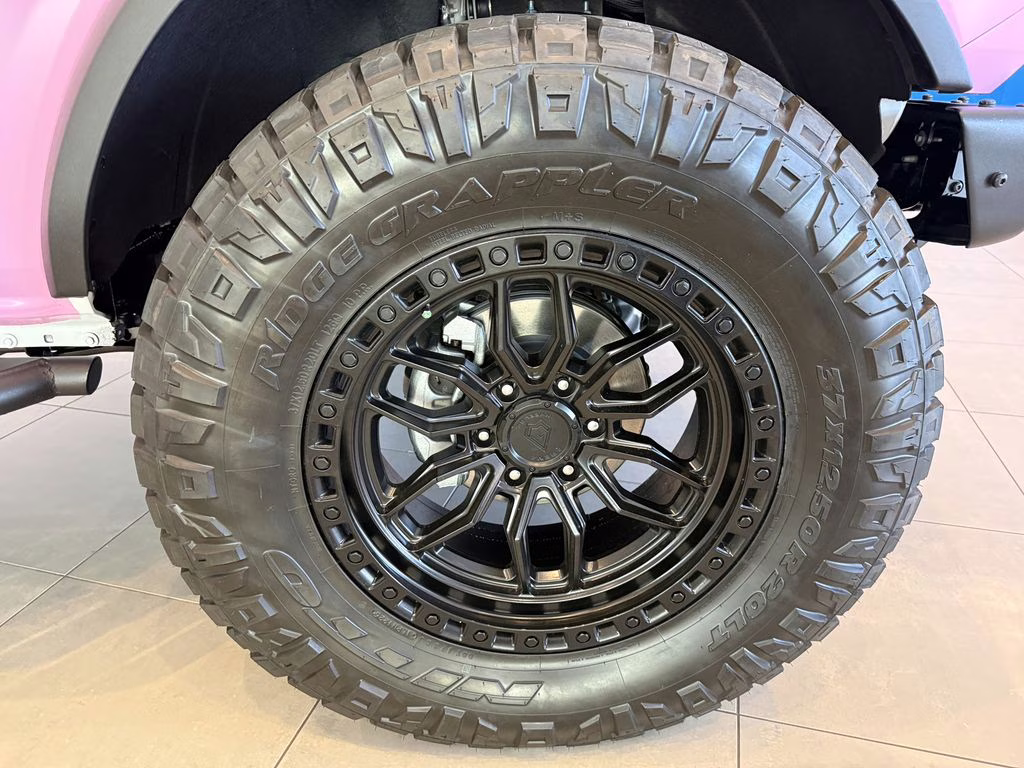 2025 Oxford White Ford Bronco Badlands 4X4 SUV