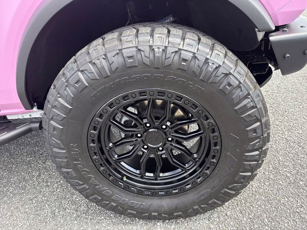2025 Oxford White Ford Bronco Badlands 4X4 SUV