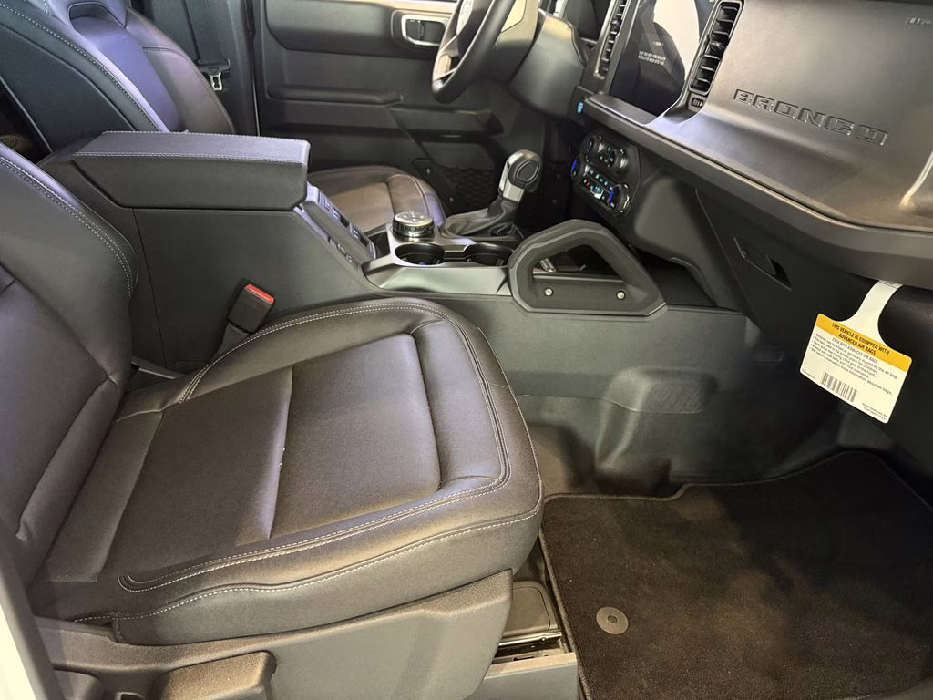 2025 Oxford White Ford Bronco Badlands 4X4 SUV