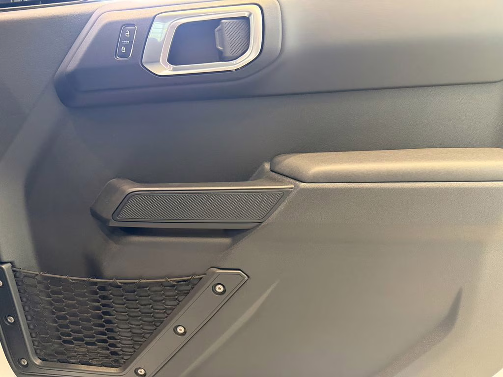 2025 Oxford White Ford Bronco Badlands 4X4 SUV