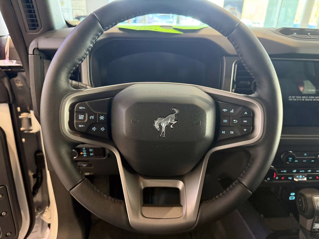 2025 Oxford White Ford Bronco Badlands 4X4 SUV