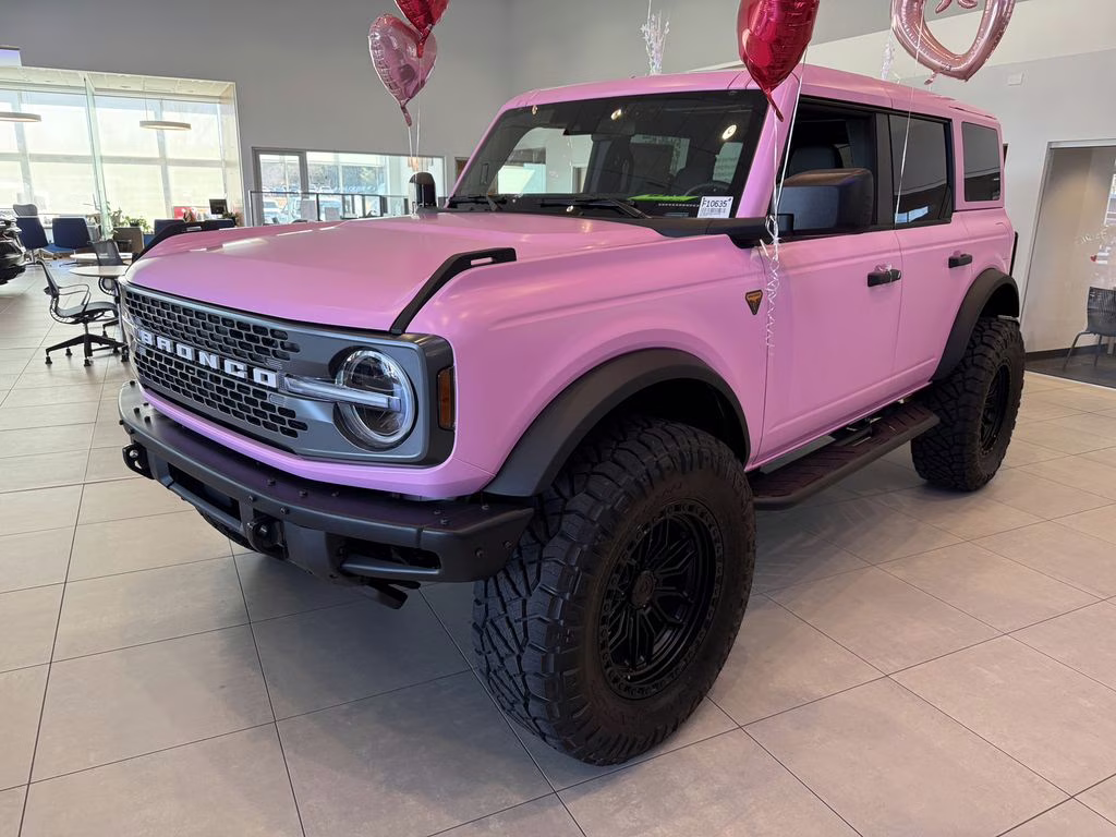 2025 Oxford White Ford Bronco Badlands 4X4 SUV
