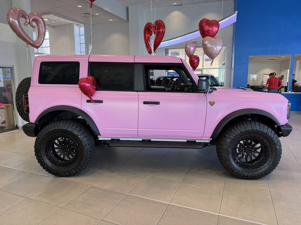 2025 Oxford White Ford Bronco Badlands 4X4 SUV
