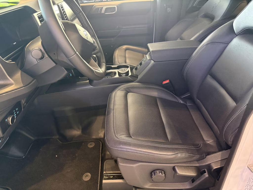 2025 Oxford White Ford Bronco Badlands 4X4 SUV