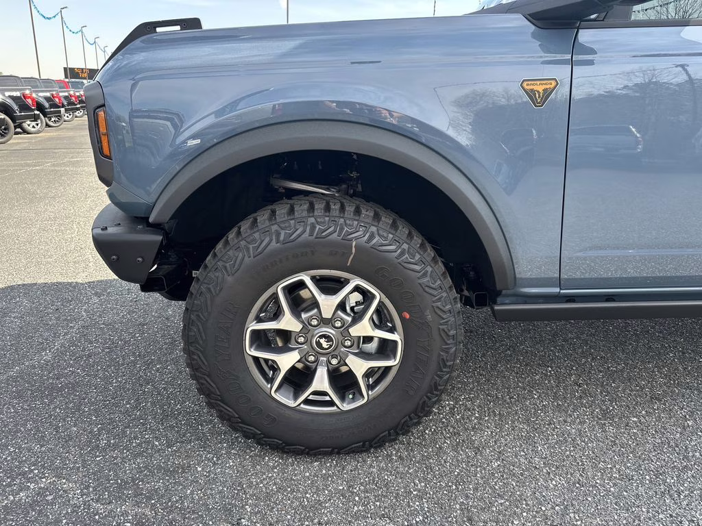 2025 Azure Gray Metallic Tri-Coat Ford Bronco Badlands 4X4 SUV