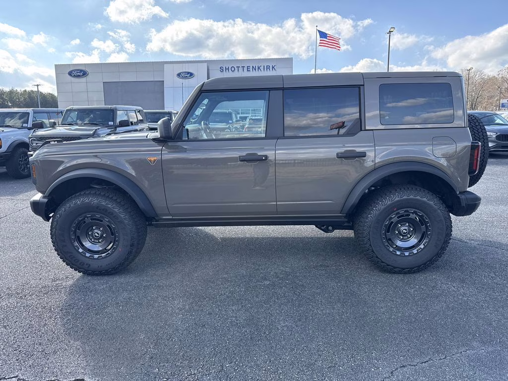 2025 Gray Ford Bronco Badlands 4X4 SUV