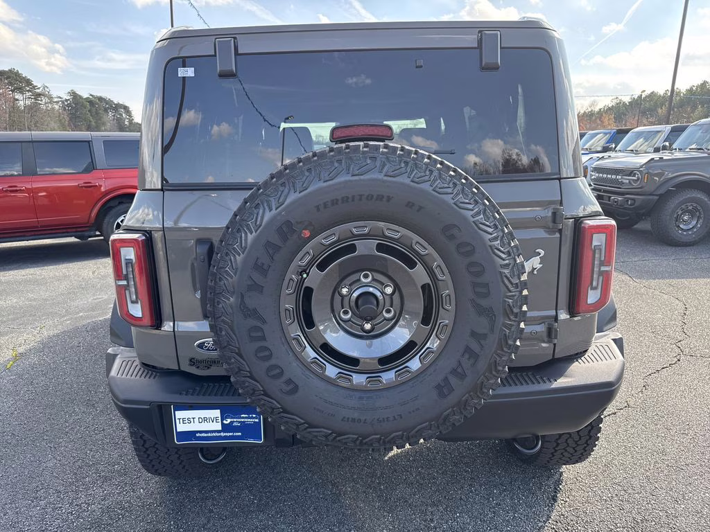 2025 Gray Ford Bronco Badlands 4X4 SUV