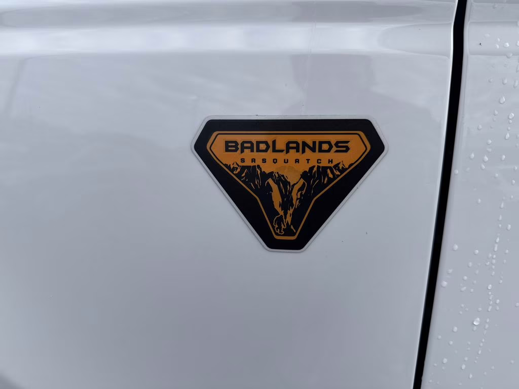2025 Oxford White Ford Bronco Badlands 4X4 SUV