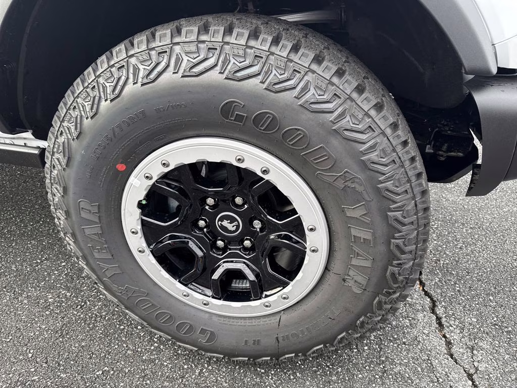 2025 Oxford White Ford Bronco Badlands 4X4 SUV