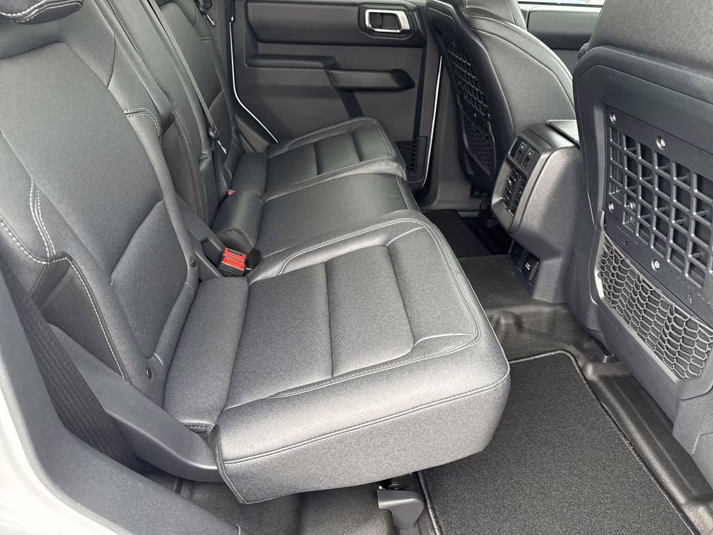 2025 Oxford White Ford Bronco Badlands 4X4 SUV