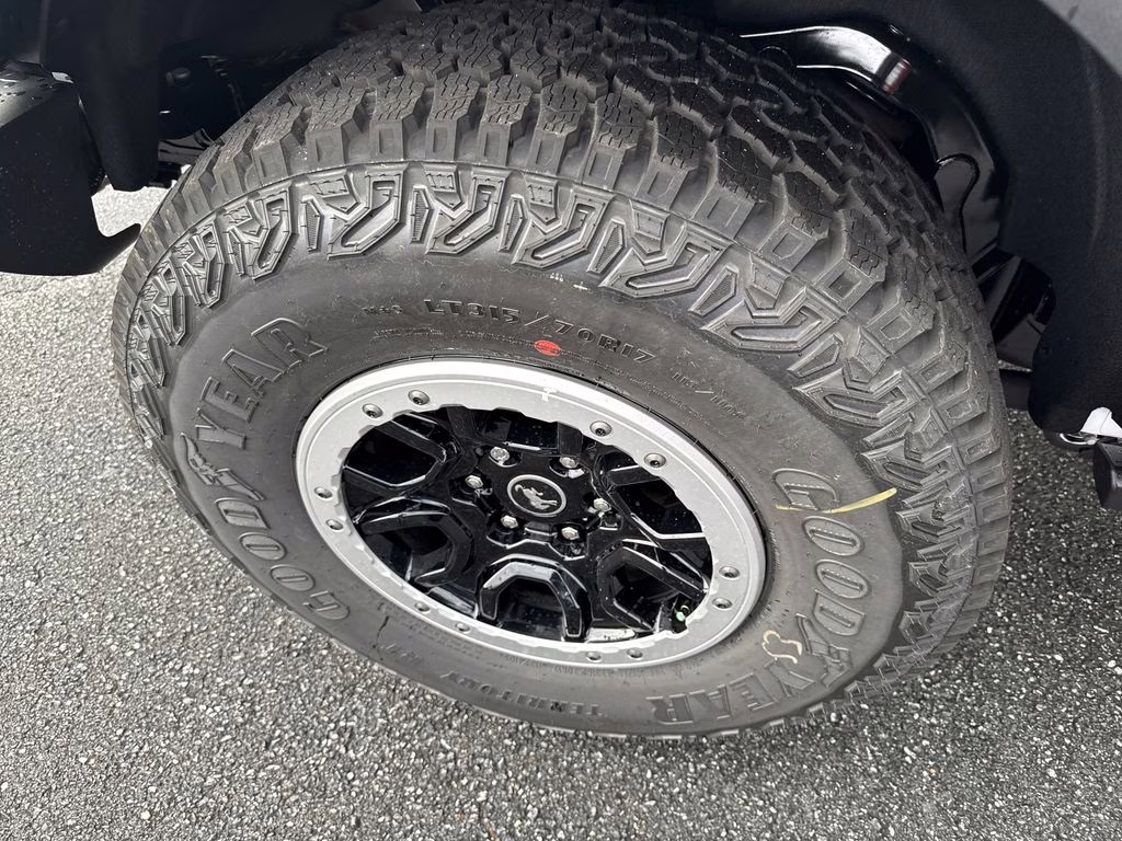 2025 Oxford White Ford Bronco Badlands 4X4 SUV