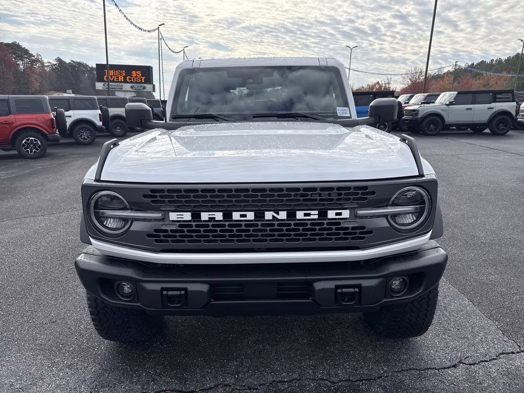 2025 Oxford White Ford Bronco Badlands 4X4 SUV