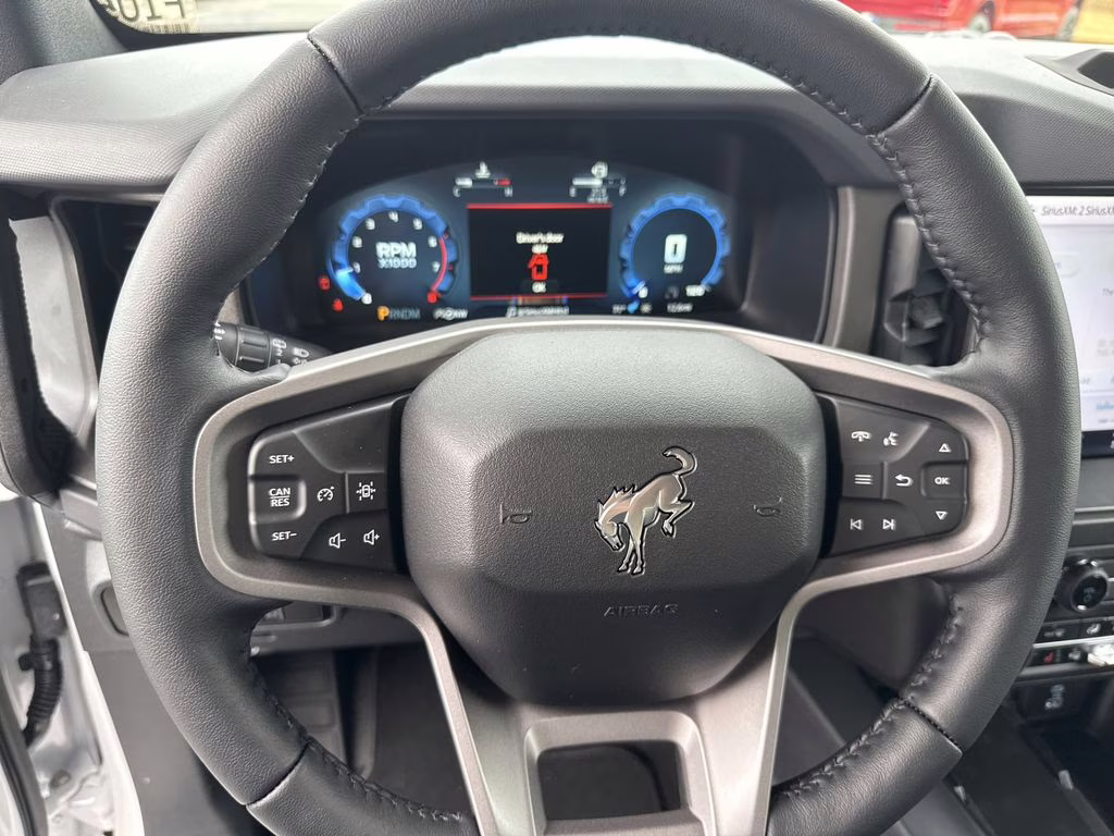 2025 Oxford White Ford Bronco Badlands 4X4 SUV