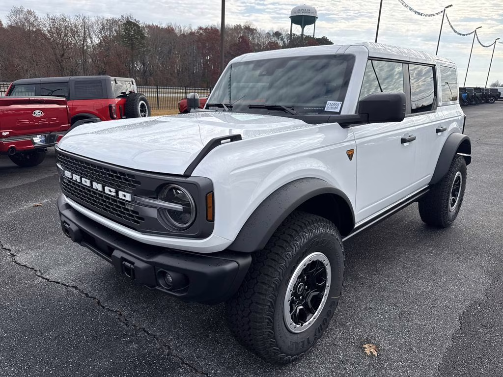 2025 Oxford White Ford Bronco Badlands 4X4 SUV