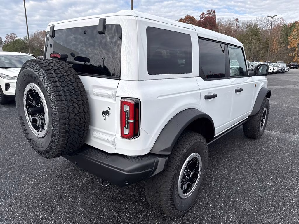 2025 Oxford White Ford Bronco Badlands 4X4 SUV