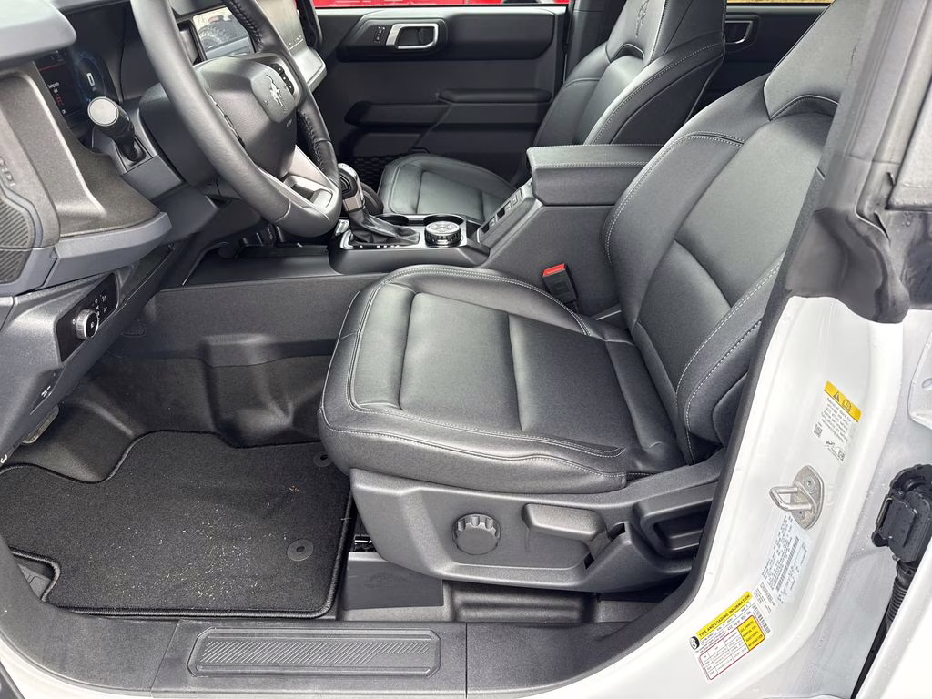 2025 Oxford White Ford Bronco Badlands 4X4 SUV