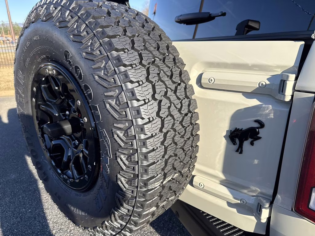 2025 Desert Sand Ford Bronco Badlands 4X4 SUV