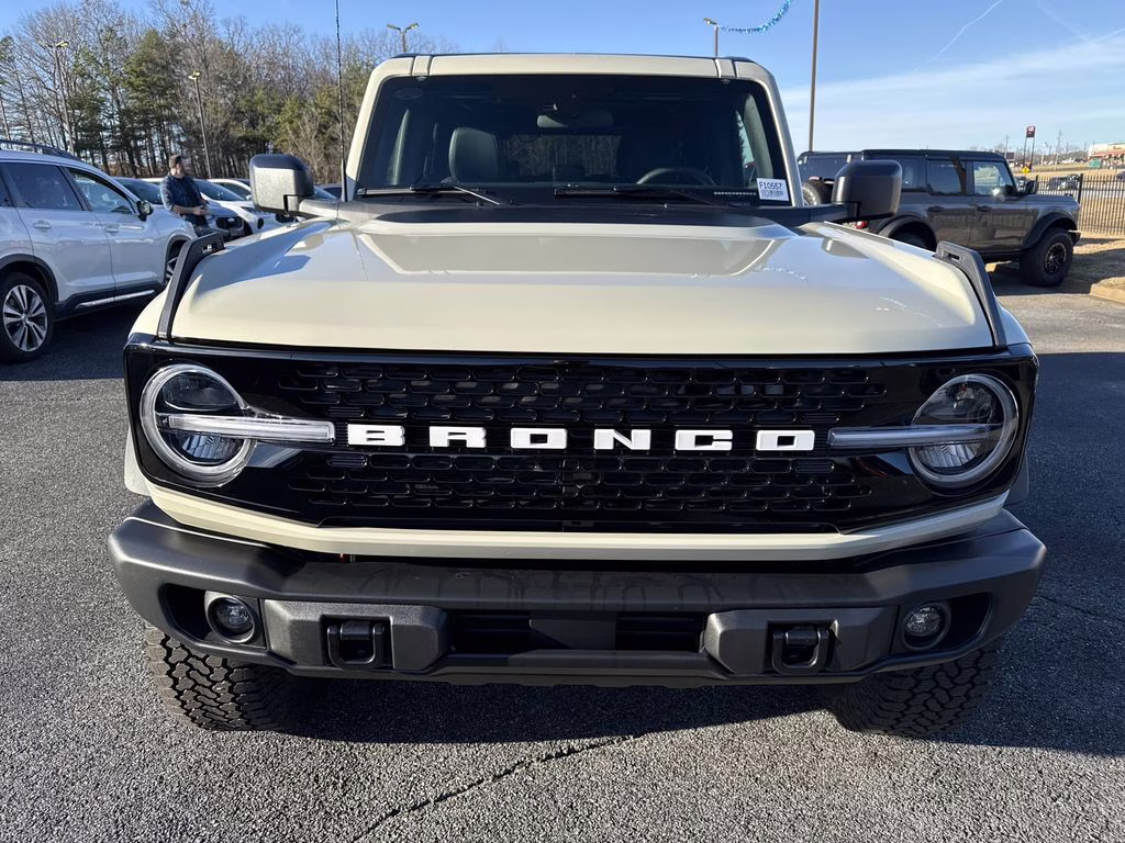 2025 Desert Sand Ford Bronco Badlands 4X4 SUV