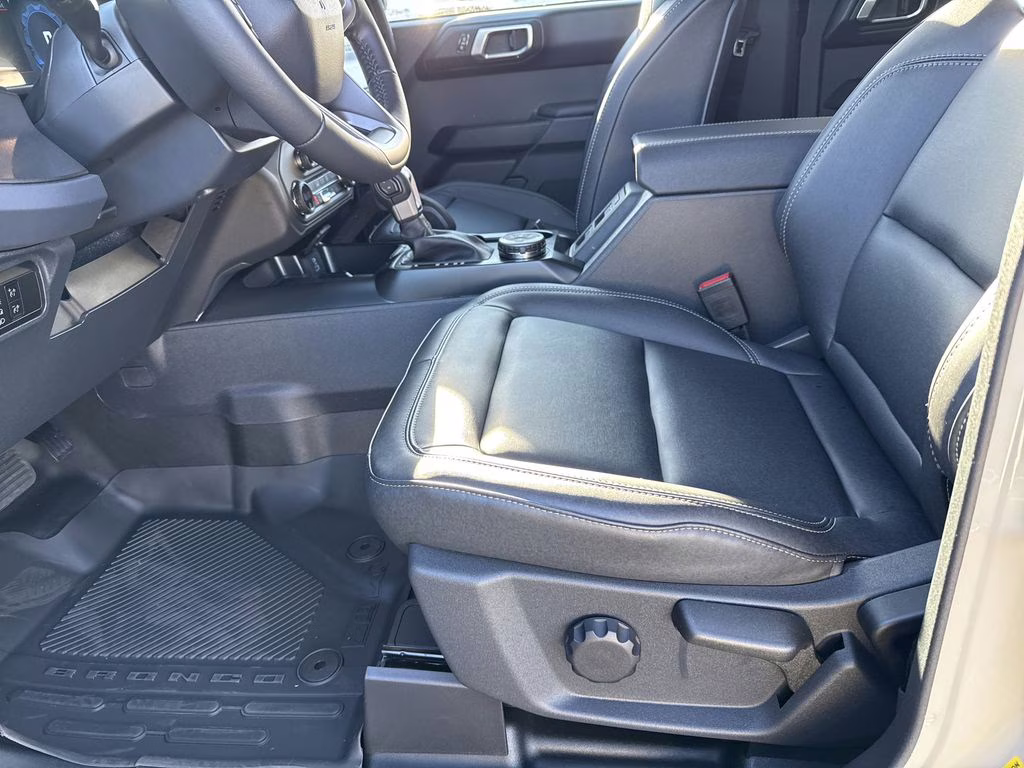 2025 Desert Sand Ford Bronco Badlands 4X4 SUV