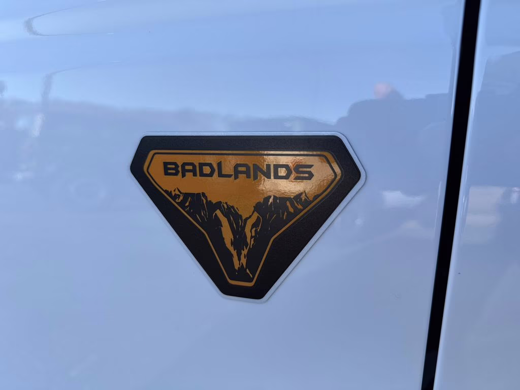 2025 Oxford White Ford Bronco Badlands 4X4 SUV
