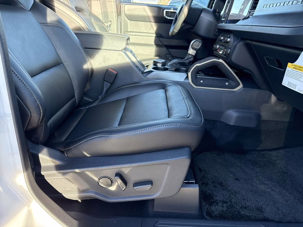 2025 Oxford White Ford Bronco Badlands 4X4 SUV