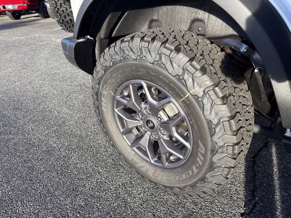 2025 Oxford White Ford Bronco Badlands 4X4 SUV