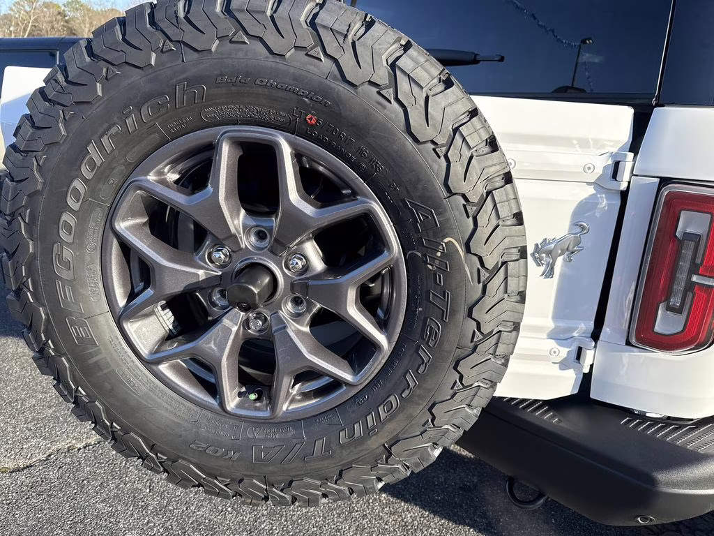 2025 Oxford White Ford Bronco Badlands 4X4 SUV