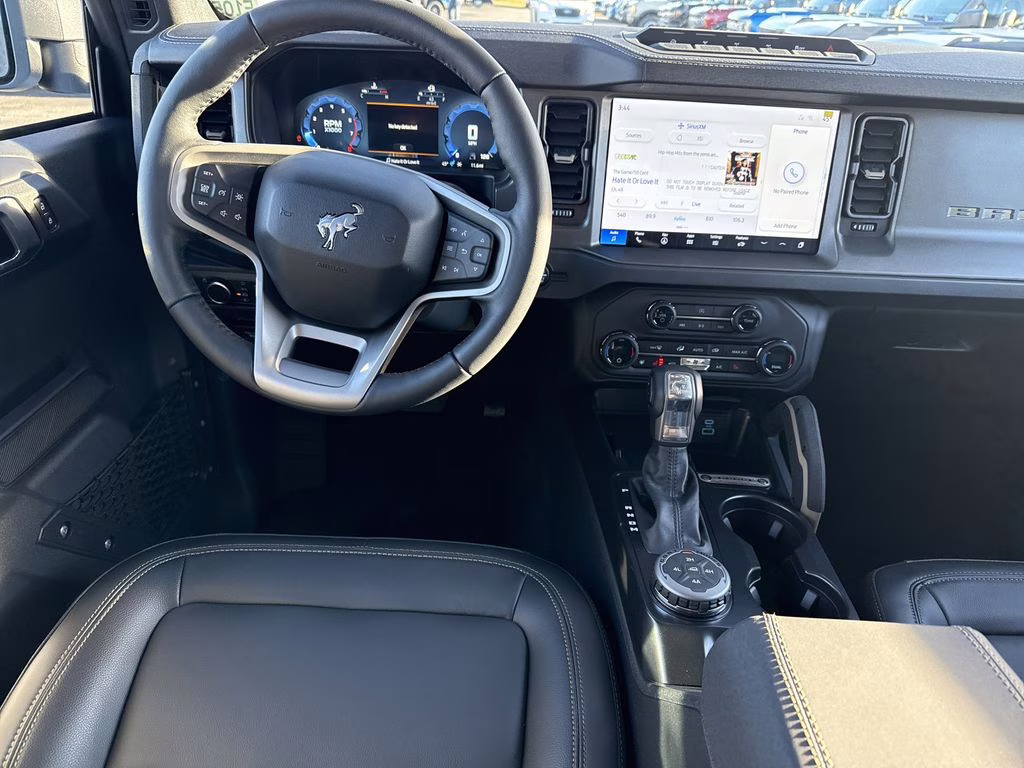 2025 Oxford White Ford Bronco Badlands 4X4 SUV