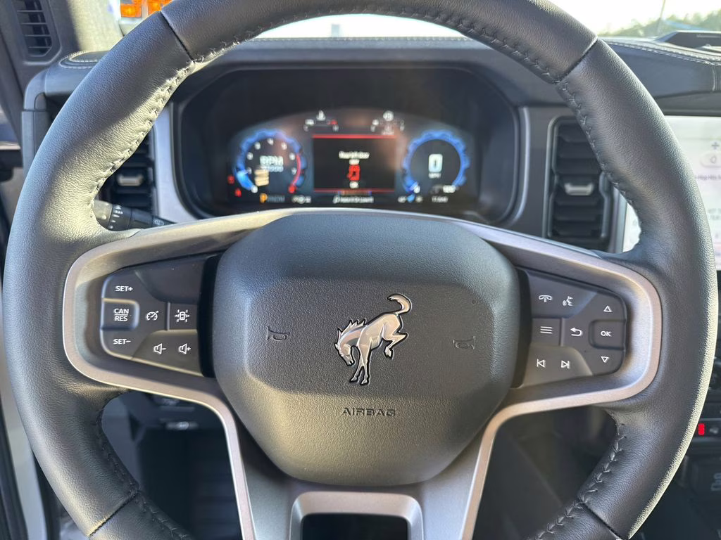 2025 Oxford White Ford Bronco Badlands 4X4 SUV