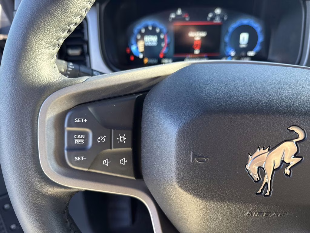 2025 Oxford White Ford Bronco Badlands 4X4 SUV