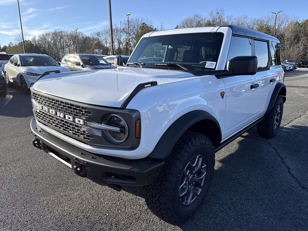 2025 Oxford White Ford Bronco Badlands 4X4 SUV