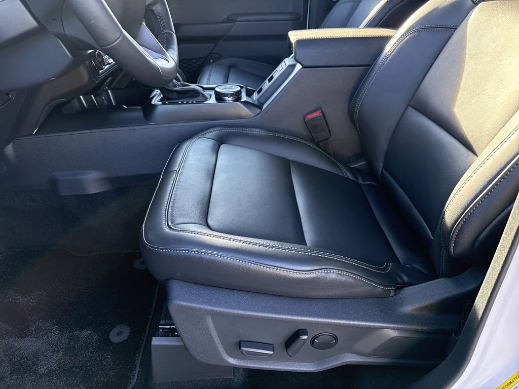 2025 Oxford White Ford Bronco Badlands 4X4 SUV