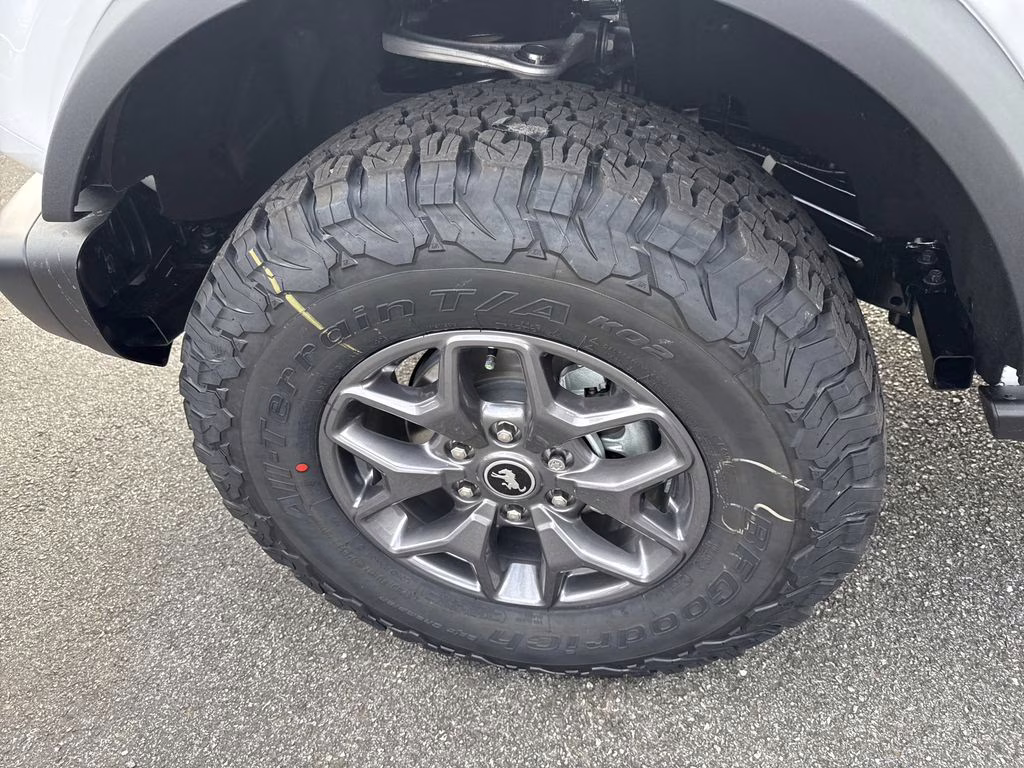 2025 Oxford White Ford Bronco Badlands 4X4 SUV