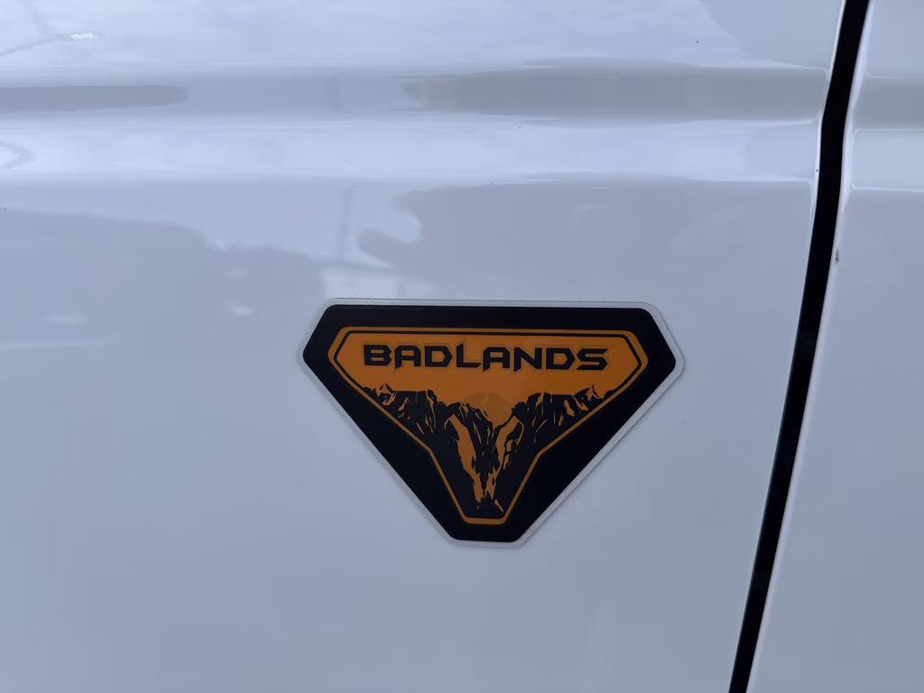 2025 Oxford White Ford Bronco Badlands 4X4 SUV