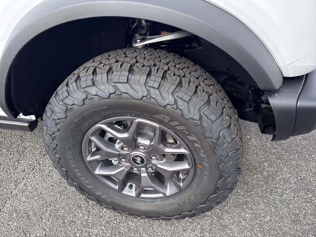 2025 Oxford White Ford Bronco Badlands 4X4 SUV