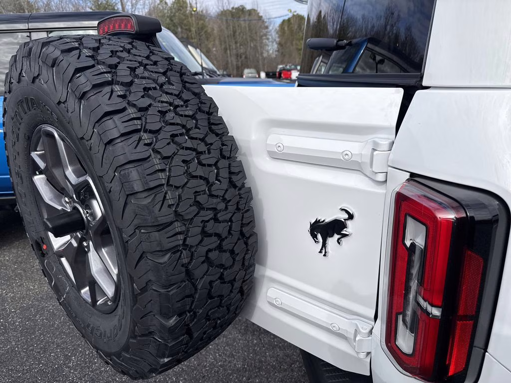 2025 Oxford White Ford Bronco Badlands 4X4 SUV