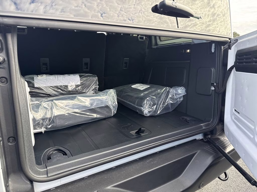 2025 Oxford White Ford Bronco Badlands 4X4 SUV